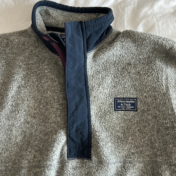 Abercrombie and Fitch Sherpa Fleece Half Zip - Picture 3 of 6